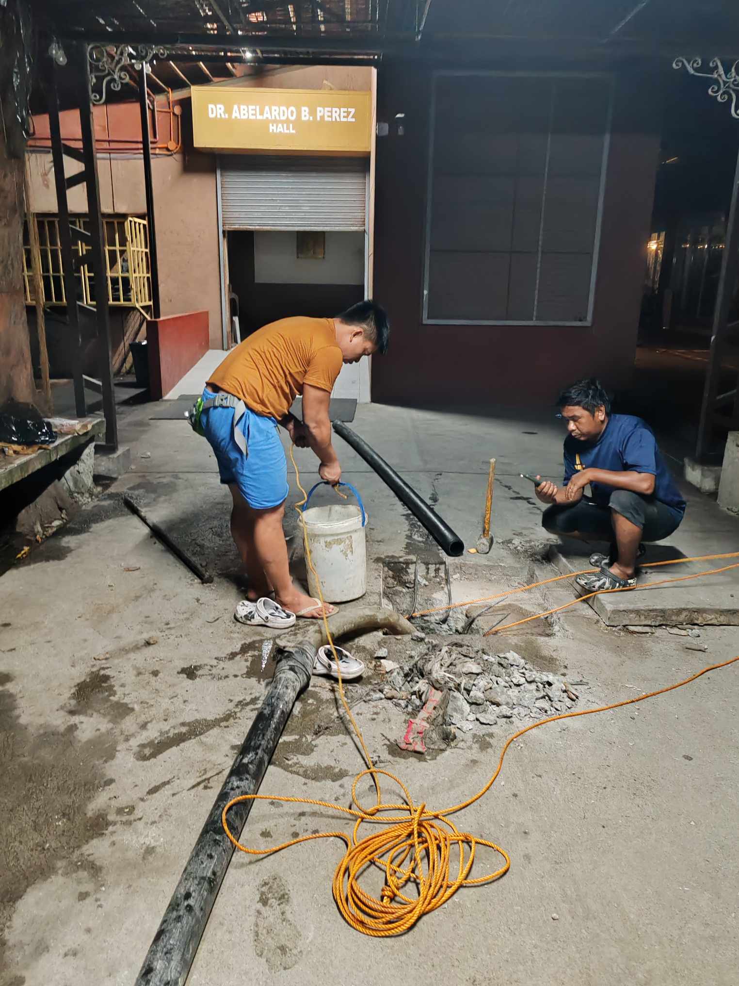 Drain declogging service